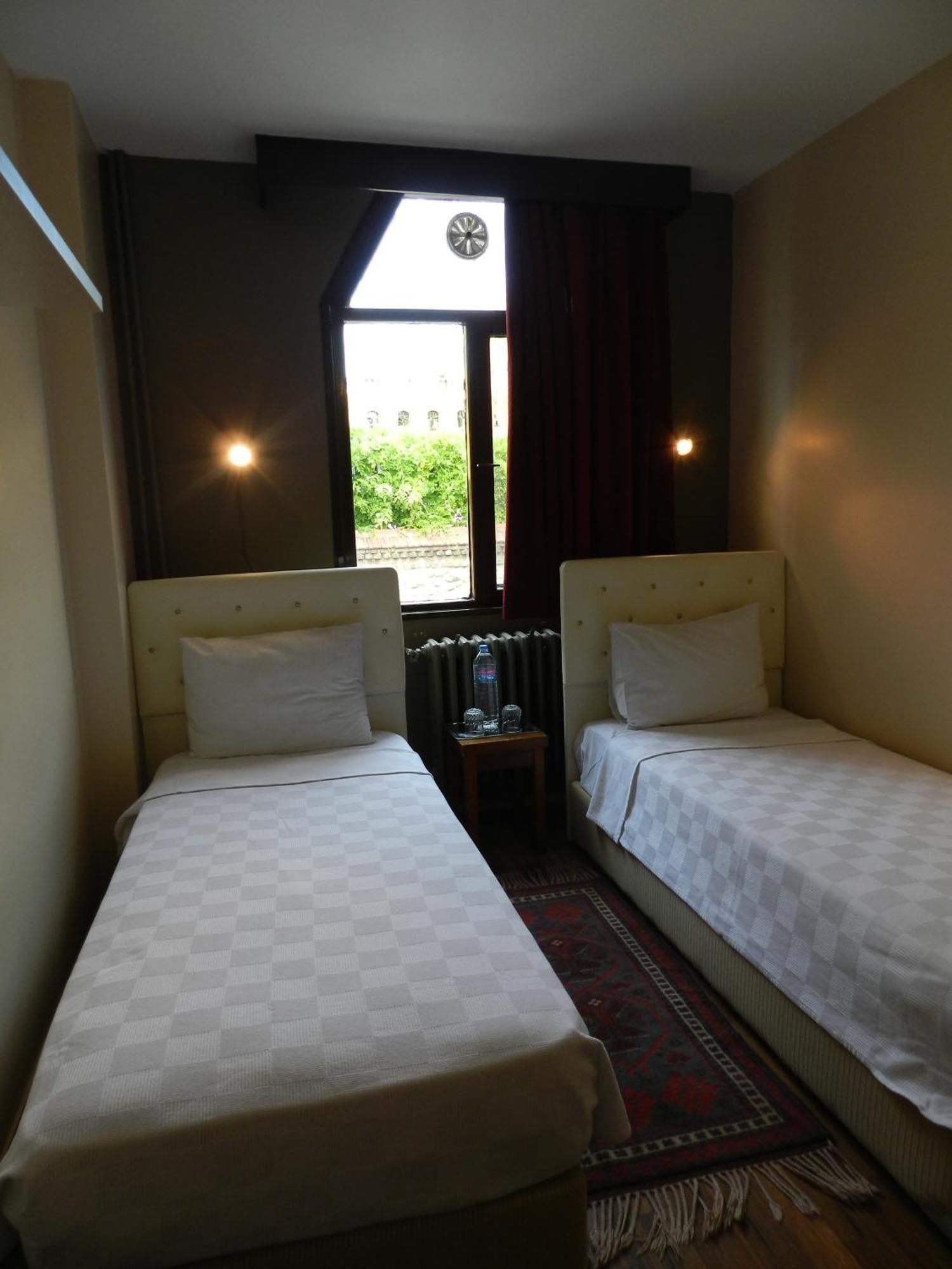 Berk Guest House - Grandma'S House Istanbul Room photo