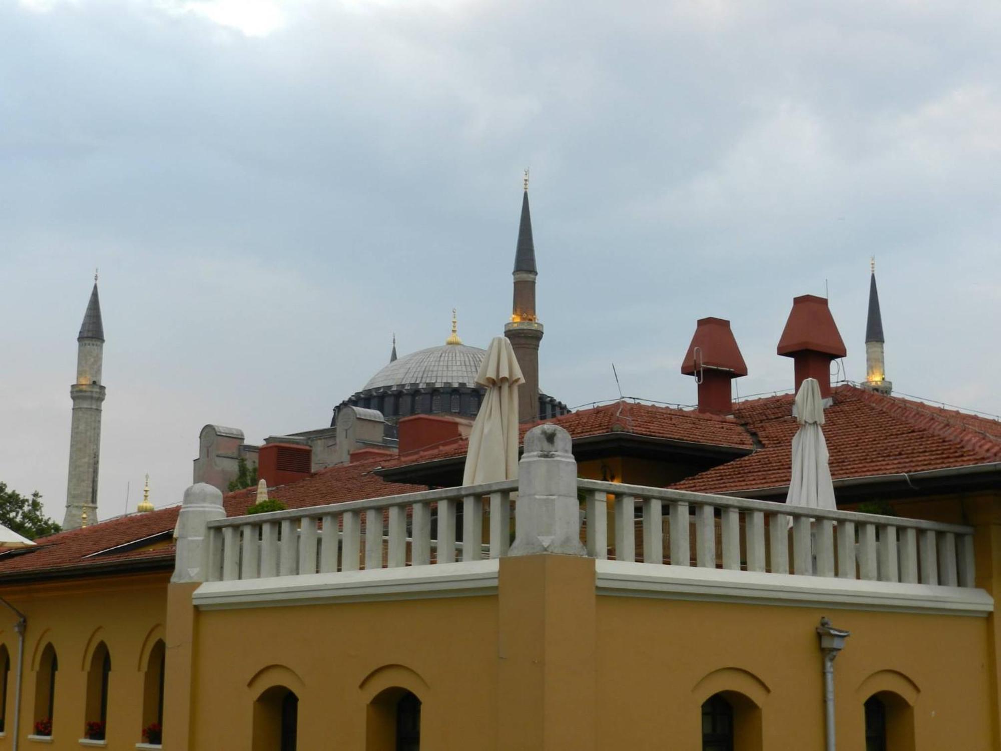 Berk Guest House - Grandma'S House Istanbul Exterior photo