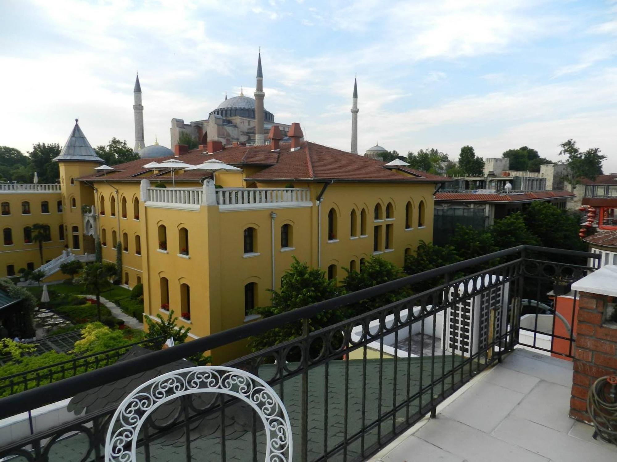 Berk Guest House - Grandma'S House Istanbul Exterior photo