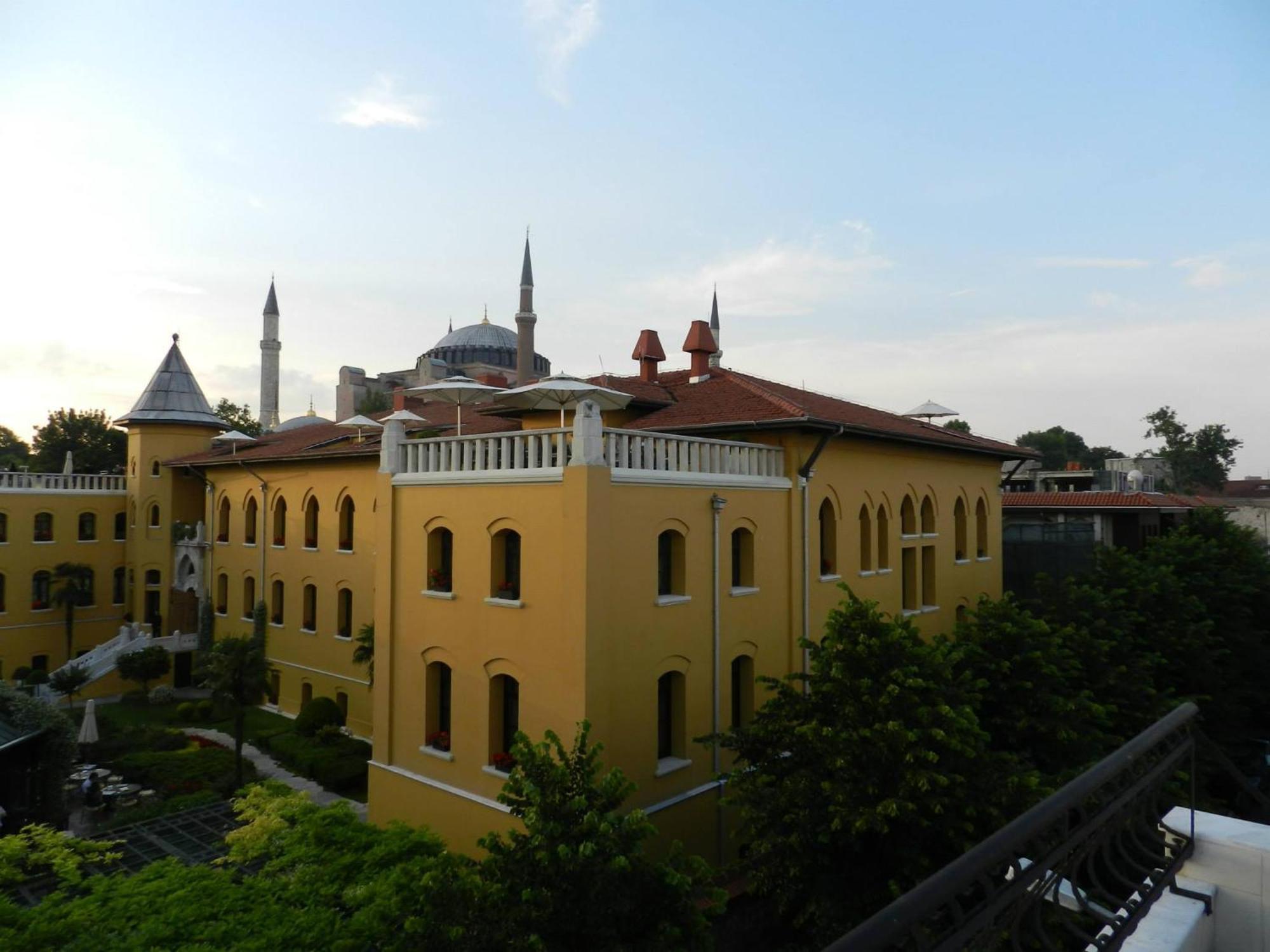 Berk Guest House - Grandma'S House Istanbul Exterior photo