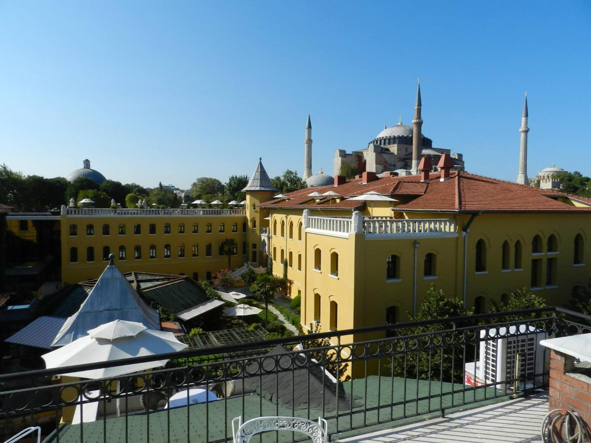 Berk Guest House - Grandma'S House Istanbul Exterior photo