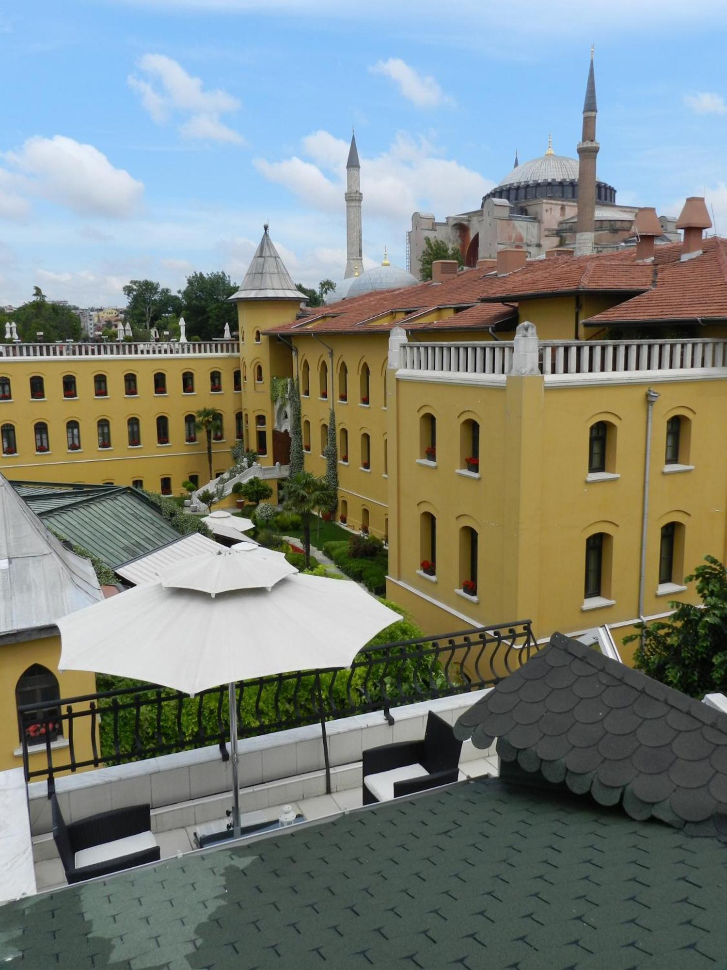 Berk Guest House - Grandma'S House Istanbul Exterior photo