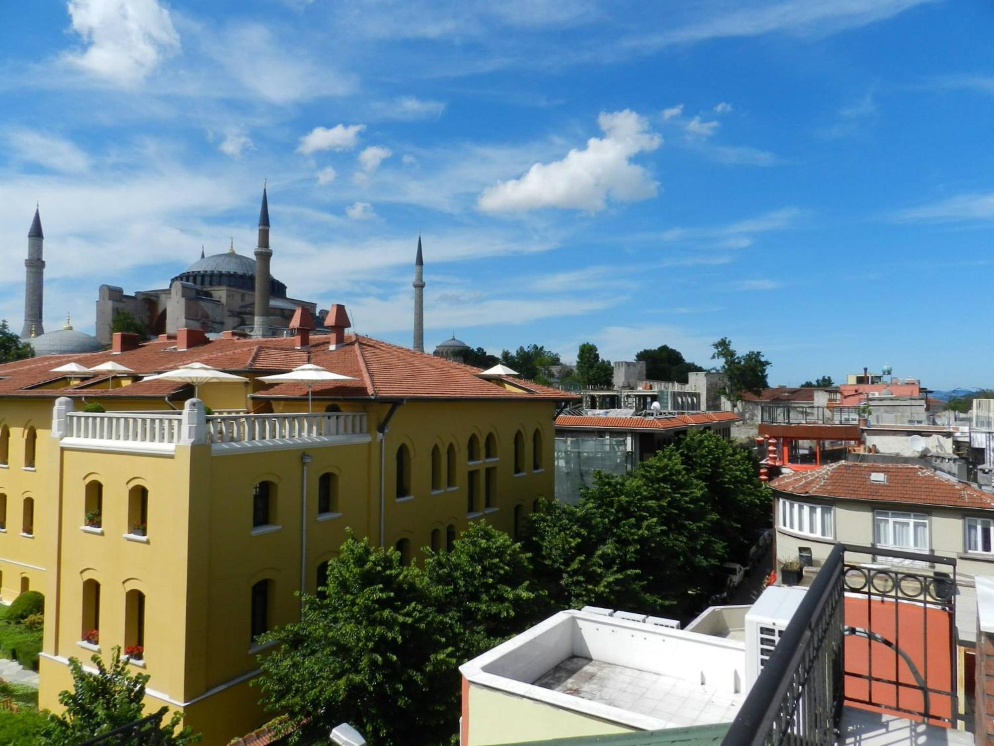 Berk Guest House - Grandma'S House Istanbul Exterior photo